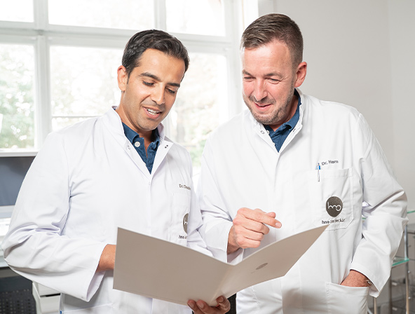 Dr Choudhry und Dr.Kolb im Gespräch in der Praxis HNO am Neckar