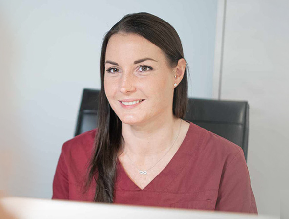 Mitarbeiterin am Empfang der Praxis HNO am Neckar